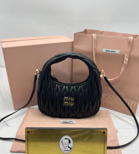 미우미우 miu miu 완더 마테라쎄 호보백 스몰