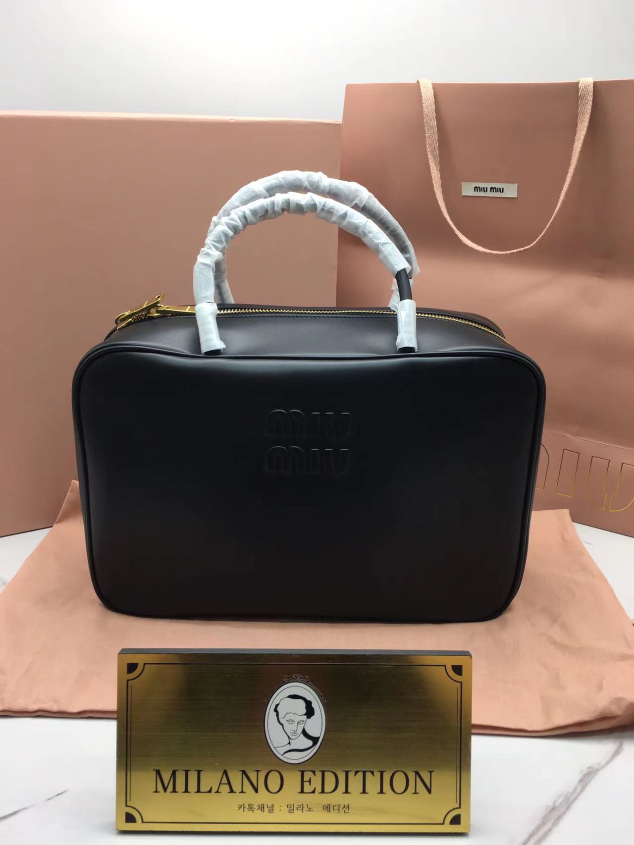 미우미우 miu miu 엠보로고 볼링백
