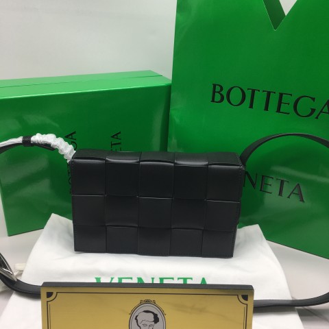 보테가베네타 카세트백 (안감 패러킷 컬러)