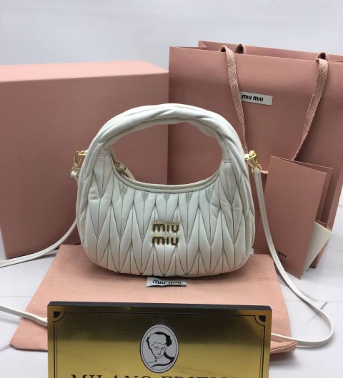 미우미우 miu miu 완더 마테라쎄 호보백 스몰