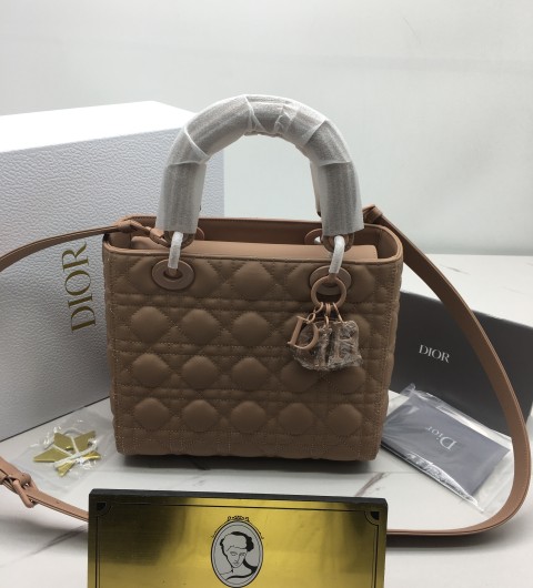 디올 울트라 매트 레이디 백 24cm