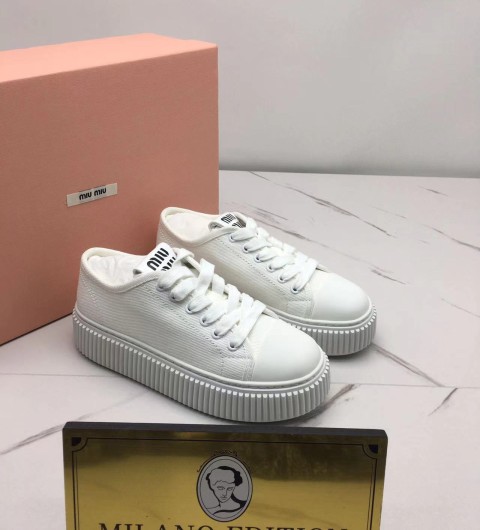 미우미우 스니커즈