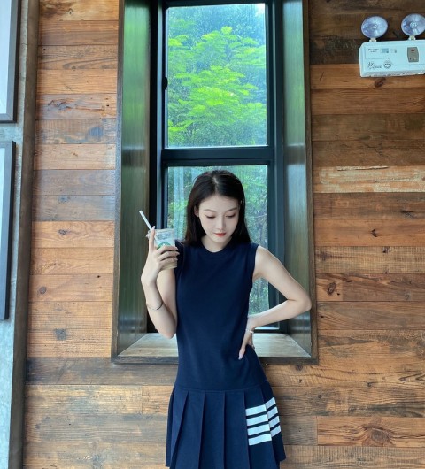 톰브라운 민소매 원피스