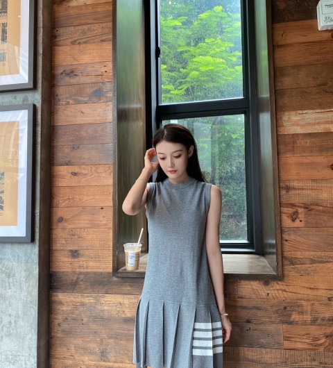 톰브라운 민소매 원피스