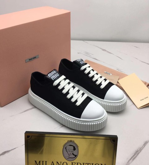 미우미우 스니커즈