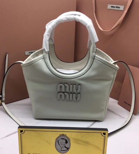 미우미우 23fw miu miu 아이비 가죽백