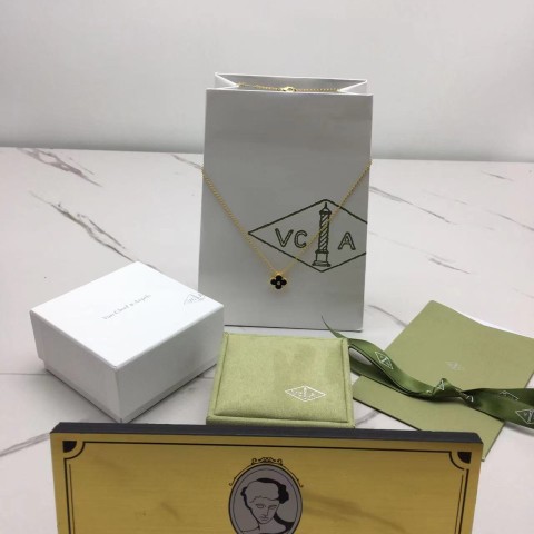 반클리프 알함브라 목걸이 (V-gold소재)