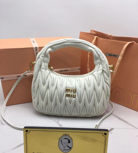 미우미우 miu miu 완더 마테라쎄 호보백 미디움